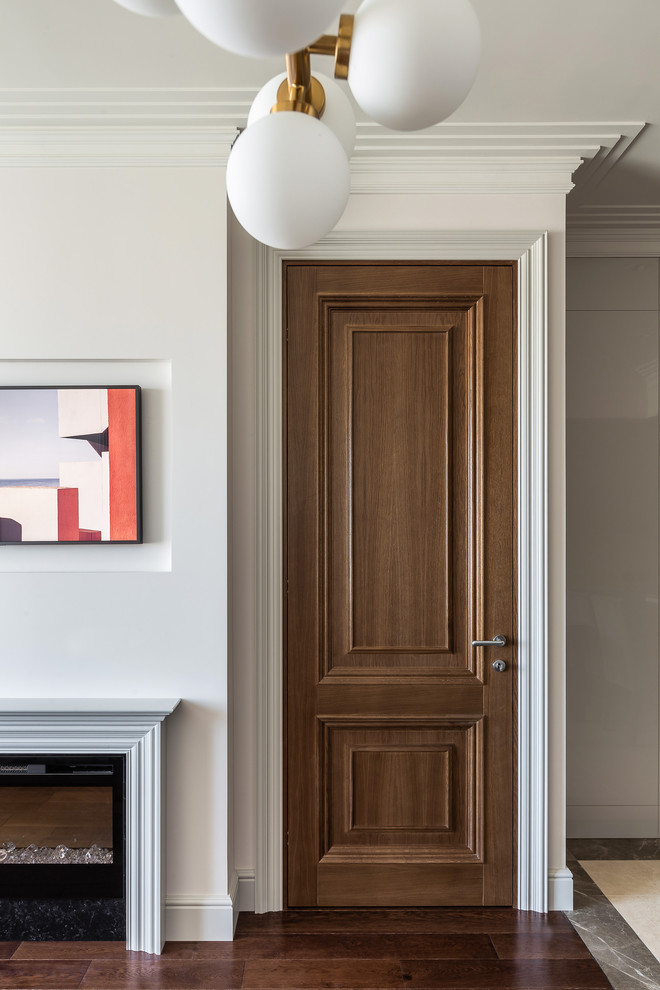 Свежая идея для дизайна: гостиная комната в стиле неоклассика (современная классика) - отличное фото интерьера
