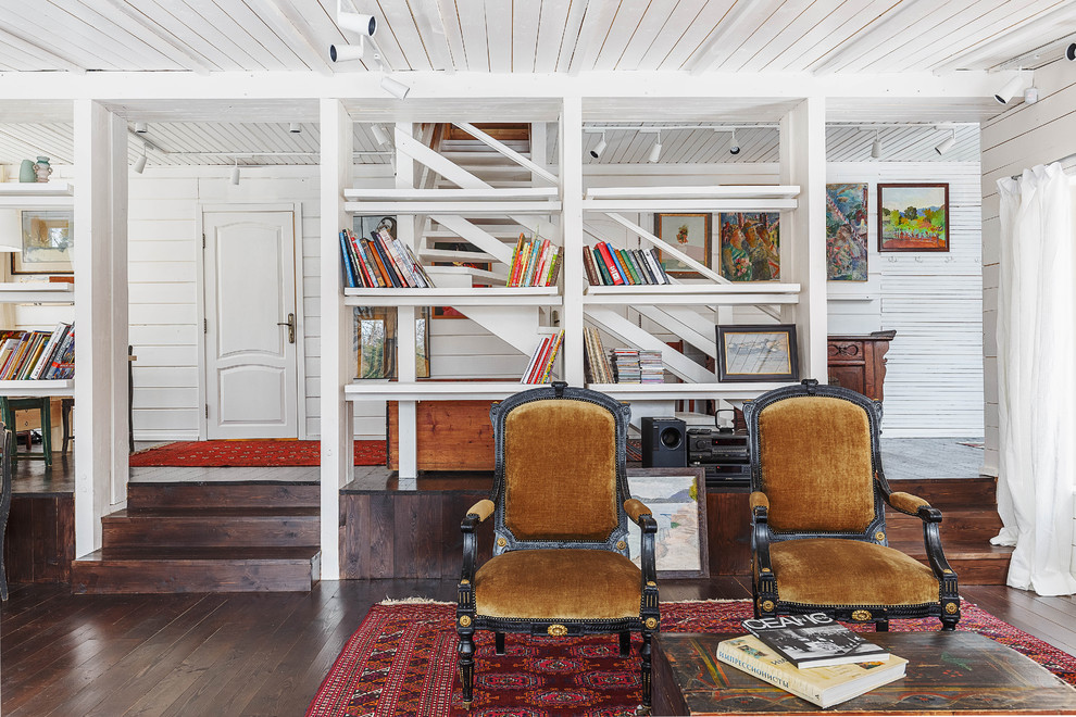 Immagine di un soggiorno contemporaneo di medie dimensioni e aperto con stufa a legna, libreria, pareti bianche, pavimento in legno verniciato e cornice del camino in metallo