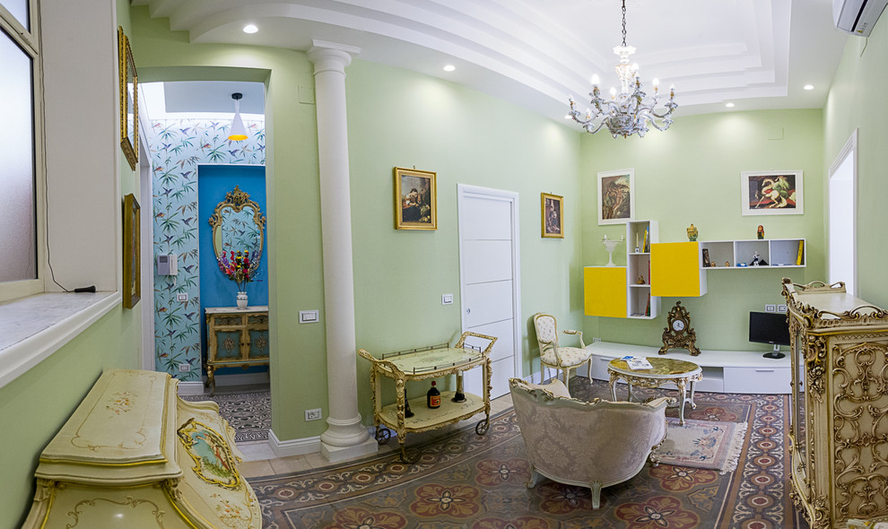 Inspiration pour un salon traditionnel de taille moyenne avec une salle de réception, un mur vert, sol en béton ciré et un sol multicolore.