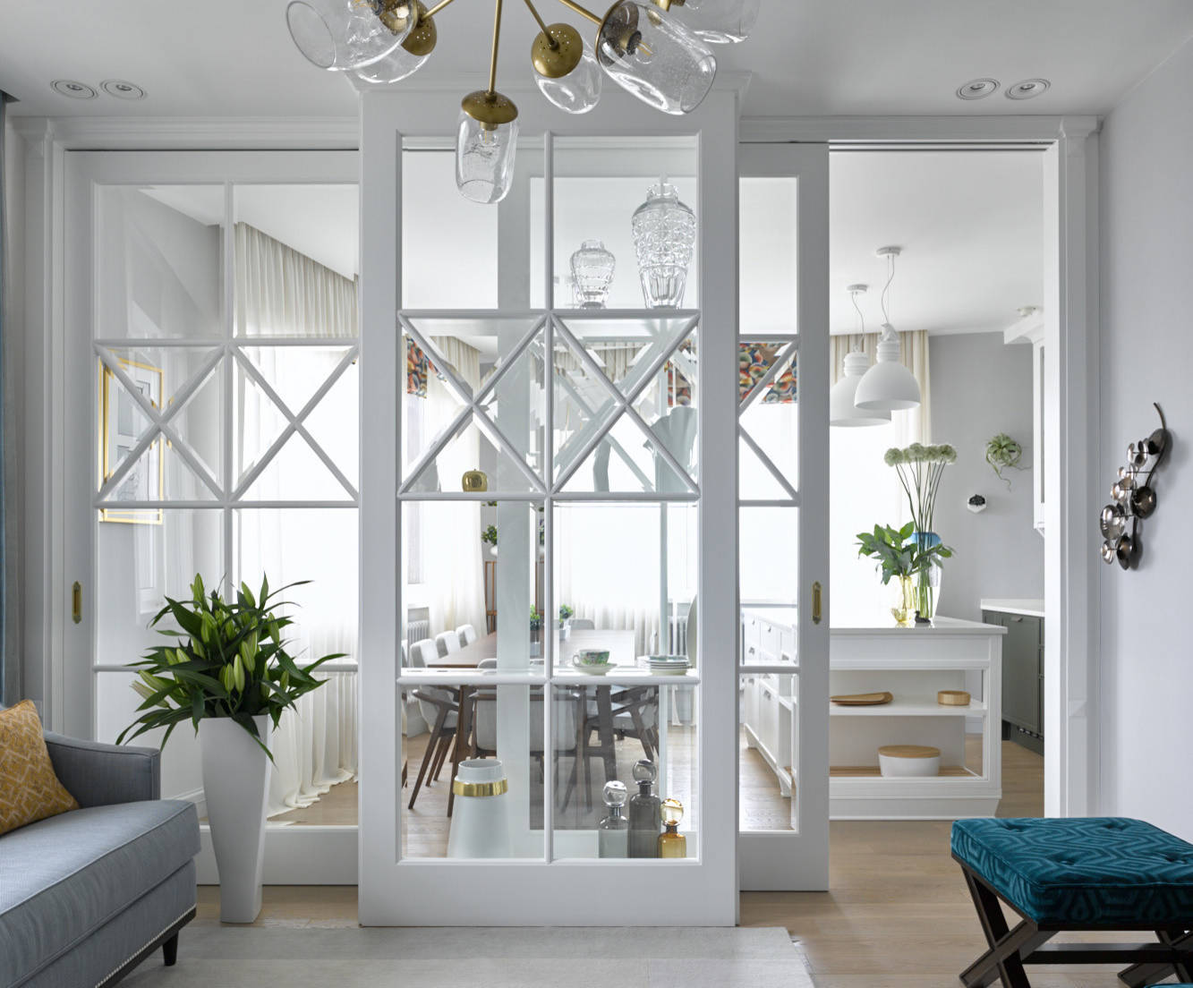 Как оформить дизайн интерьера кухни-гостиной 17 кв м?