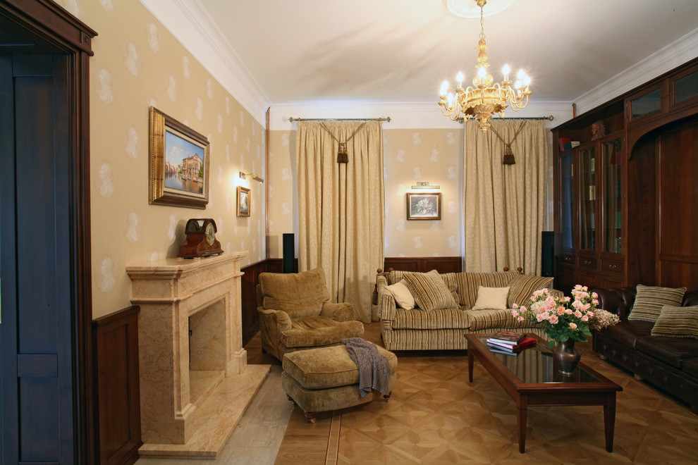 This is an example of a classic living room in Moscow.