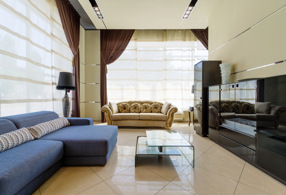 Пример оригинального дизайна: гостиная комната в современном стиле с бежевым полом