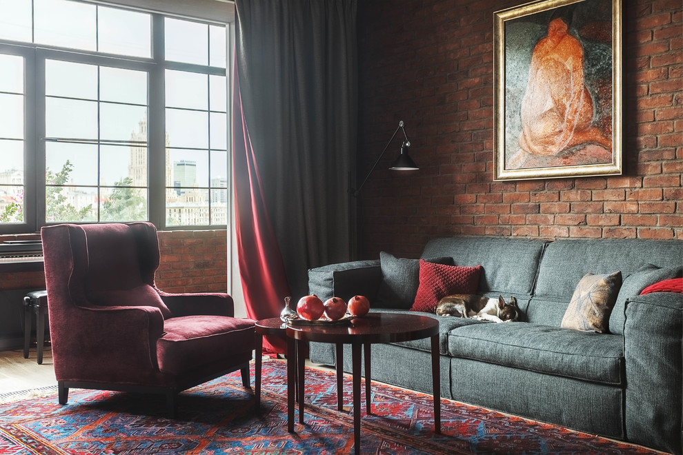 Источник вдохновения для домашнего уюта: парадная, открытая гостиная комната в современном стиле с коричневыми стенами