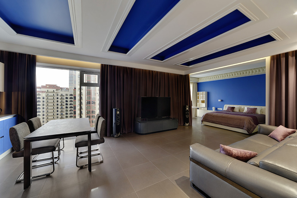 На фото: парадная, открытая гостиная комната среднего размера в современном стиле с синими стенами и отдельно стоящим телевизором