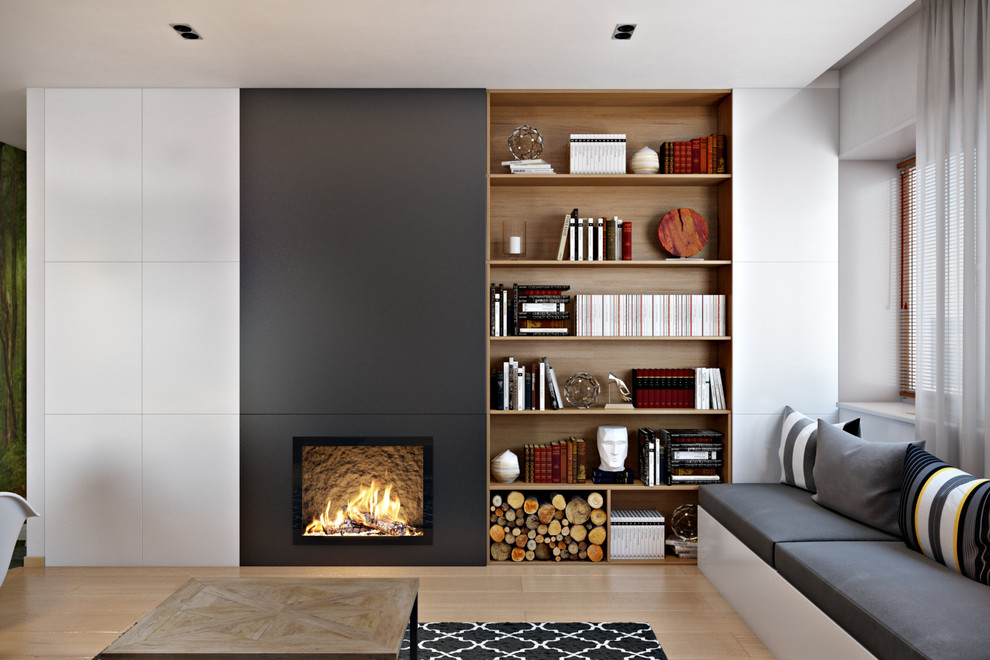 Cette image montre un salon nordique de taille moyenne avec un mur blanc, un sol en bois brun, une cheminée ribbon, un manteau de cheminée en métal et un téléviseur dissimulé.