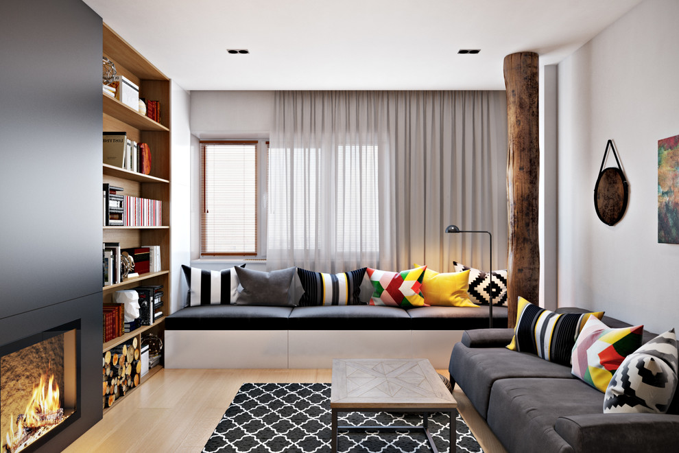 Mittelgroßes Nordisches Wohnzimmer mit weißer Wandfarbe, braunem Holzboden, Gaskamin, Kaminumrandung aus Metall und verstecktem TV in Valencia