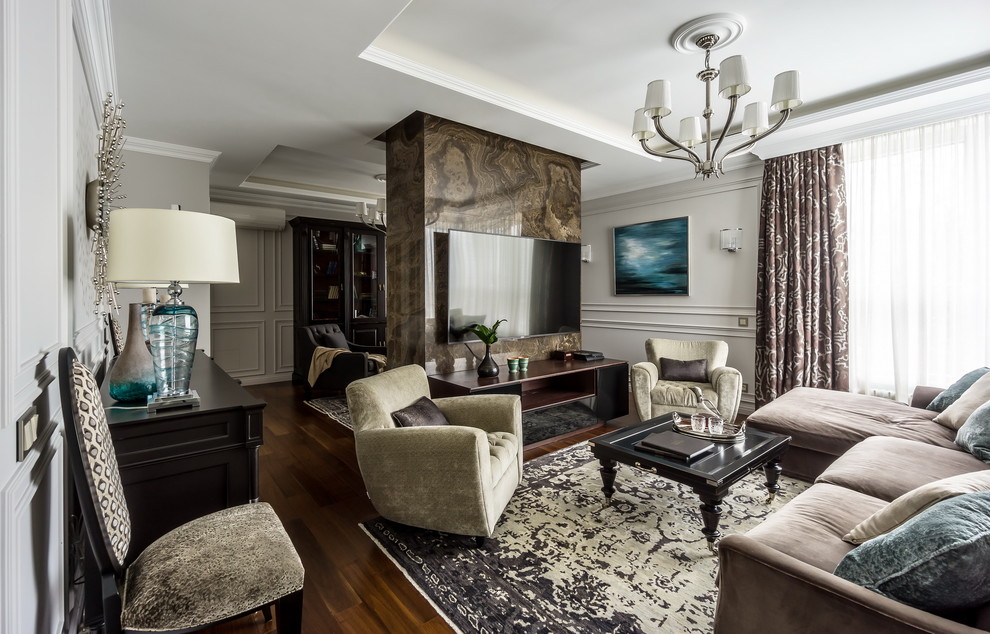 Immagine di un grande soggiorno classico con pareti grigie, parquet scuro e TV a parete