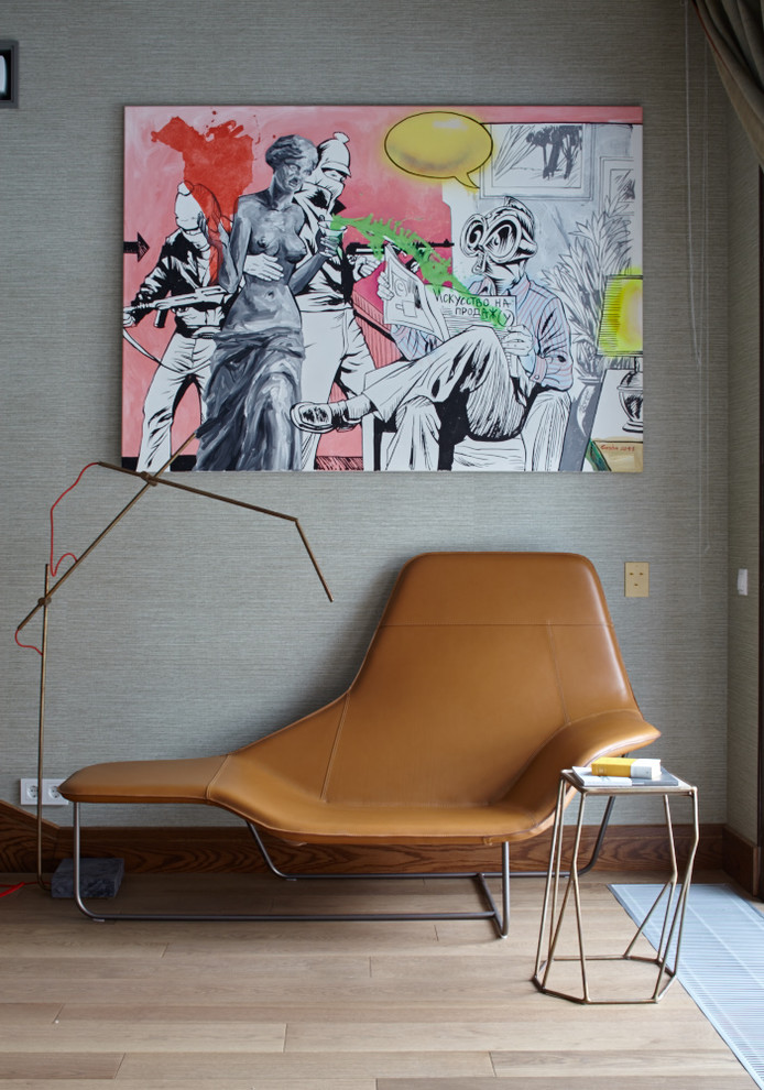 Ispirazione per un soggiorno minimal con pareti grigie, parquet chiaro e pavimento beige
