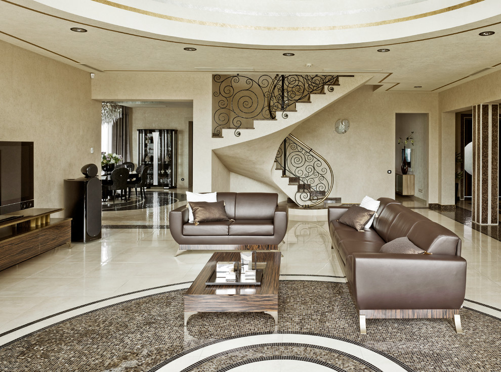 Idee per un grande soggiorno minimal aperto con pareti beige, pavimento in marmo e TV autoportante