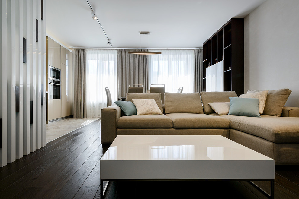 Стильный дизайн: объединенная гостиная комната среднего размера в современном стиле - последний тренд