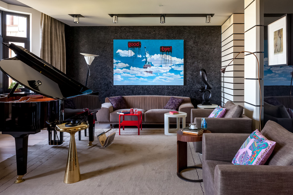 На фото: гостиная комната в современном стиле с музыкальной комнатой, черными стенами, ковровым покрытием и коричневым диваном с