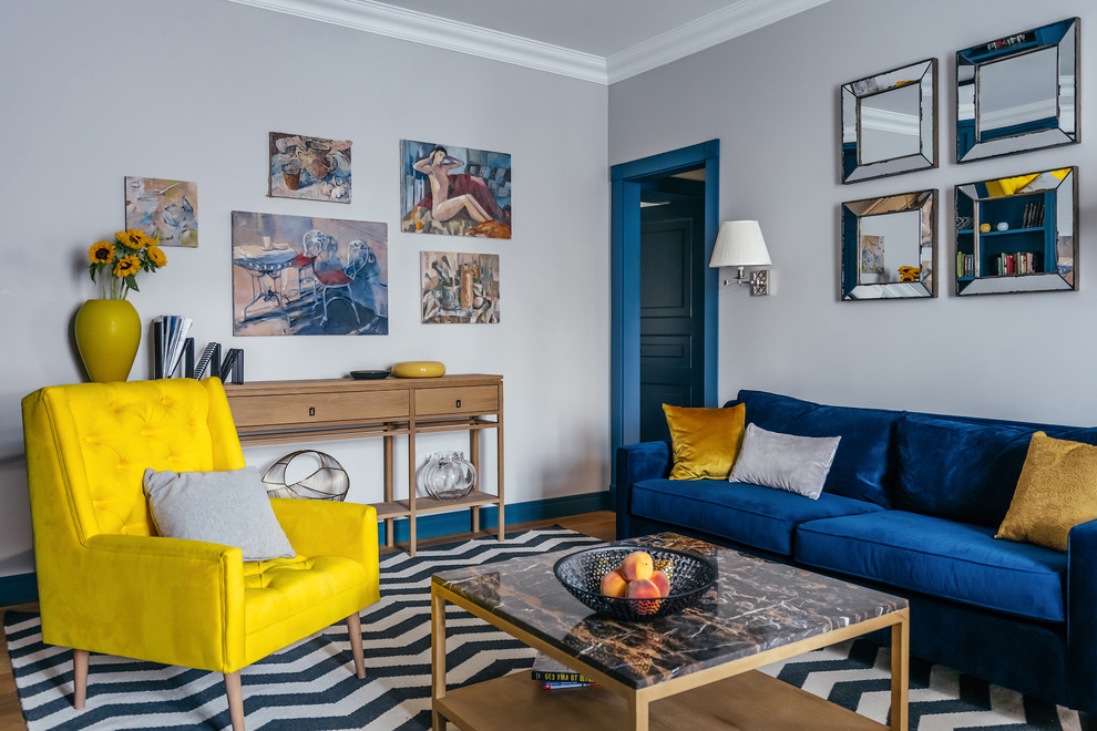 Стильный дизайн: парадная, открытая гостиная комната в современном стиле с серыми стенами и ковровым покрытием - последний тренд