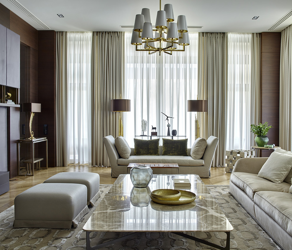 Idées déco pour un salon classique avec parquet clair, un sol beige et une salle de réception.
