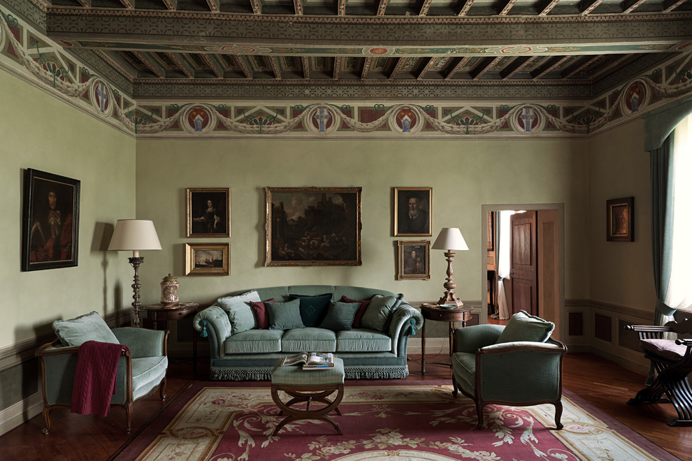 This is an example of a victorian living room in Florence.