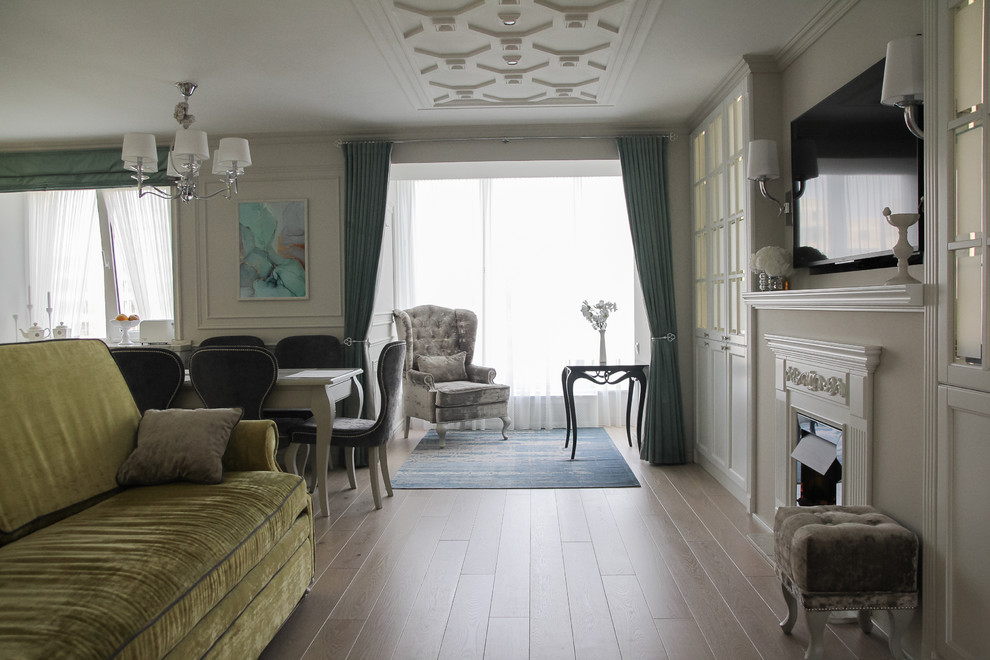 Immagine di un soggiorno chic di medie dimensioni e aperto con pareti grigie e camino classico