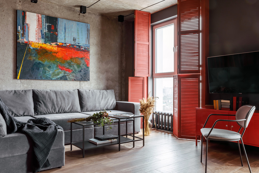 На фото: гостиная комната среднего размера в современном стиле с серыми стенами, полом из керамогранита, телевизором на стене и бежевым полом