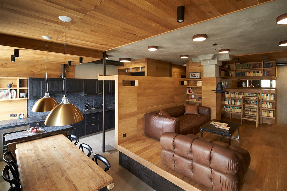 Ispirazione per un soggiorno contemporaneo di medie dimensioni e aperto con libreria e pavimento in legno massello medio