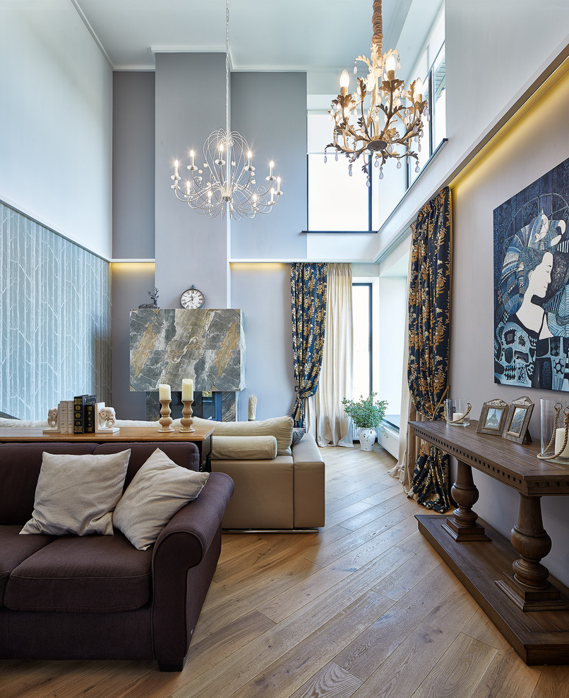 Идея дизайна: огромная парадная гостиная комната в классическом стиле с серыми стенами, паркетным полом среднего тона, стандартным камином, фасадом камина из камня и коричневым полом