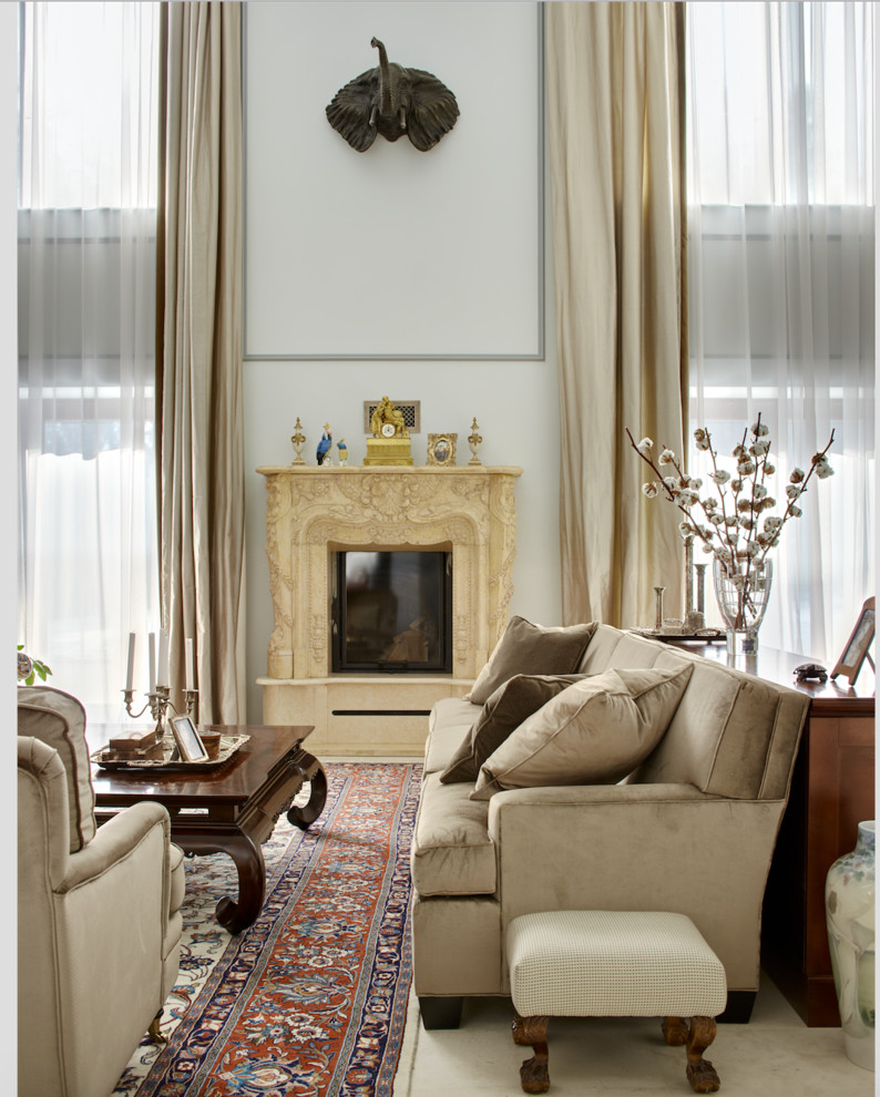Imagen de salón para visitas clásico con paredes blancas y todas las chimeneas
