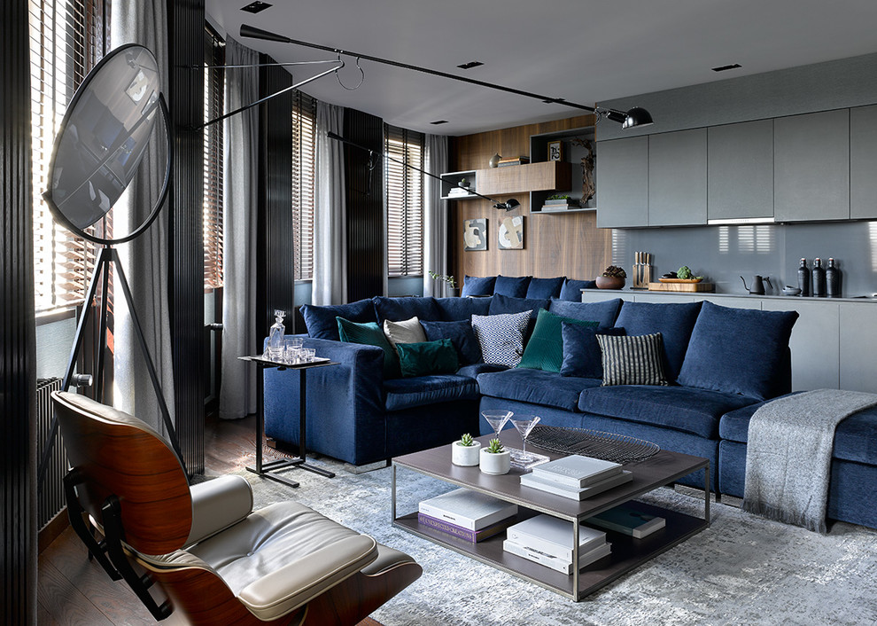Foto di un soggiorno design aperto con sala formale, pareti grigie, pavimento in legno massello medio e pavimento marrone