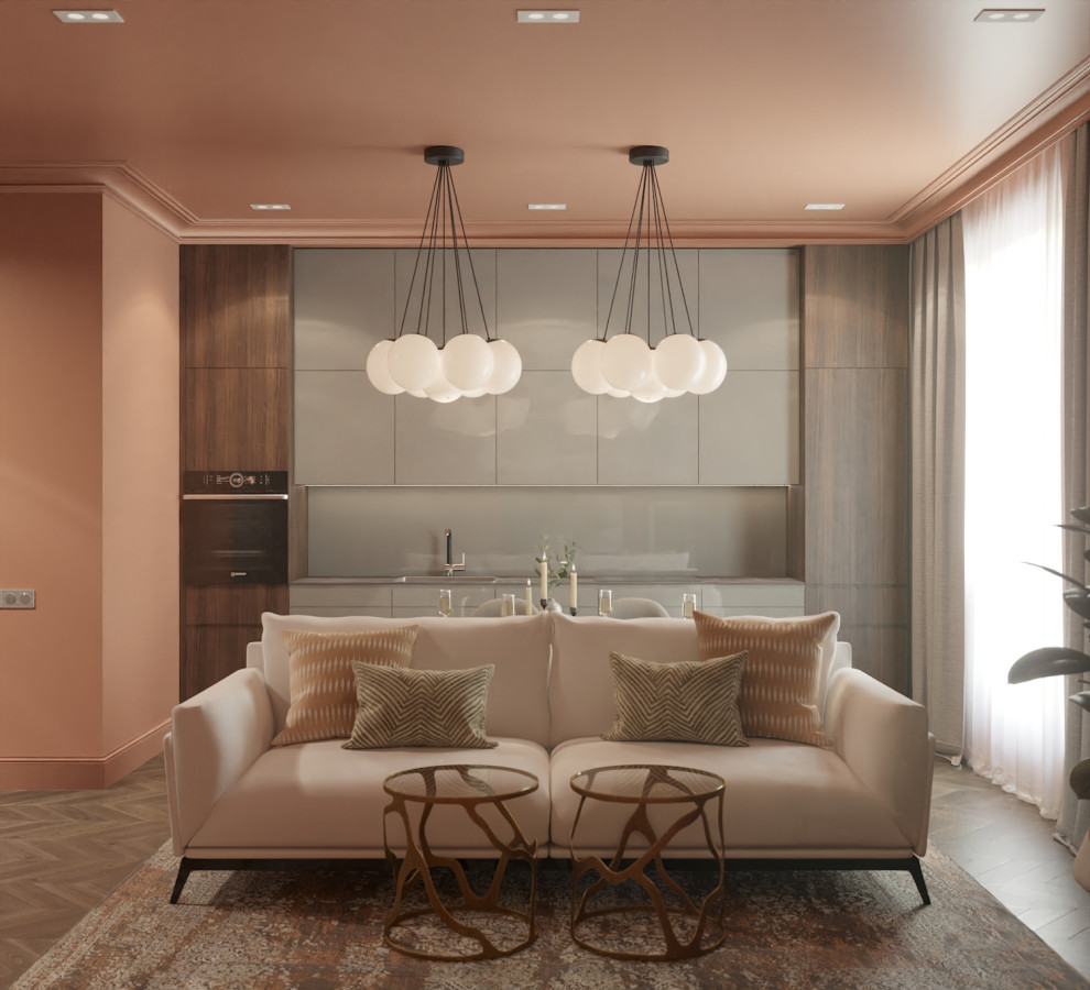 Свежая идея для дизайна: парадная, открытая, объединенная гостиная комната среднего размера в стиле фьюжн с разноцветными стенами, деревянным полом, телевизором на стене и коричневым полом - отличное фото интерьера