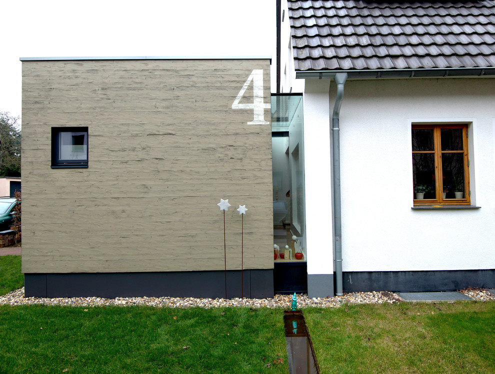 デュッセルドルフにあるコンテンポラリースタイルのおしゃれな家の外観 (デュープレックス、緑化屋根) の写真