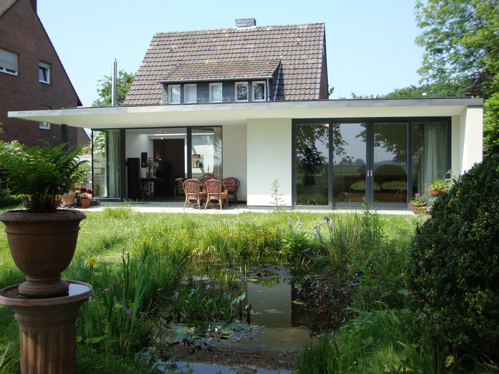 Photo of a contemporary house exterior in Dortmund.
