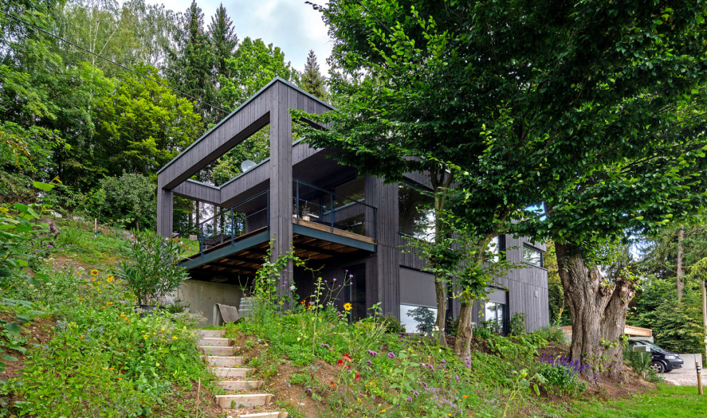 Idéer för mellanstora funkis grå hus, med två våningar och platt tak