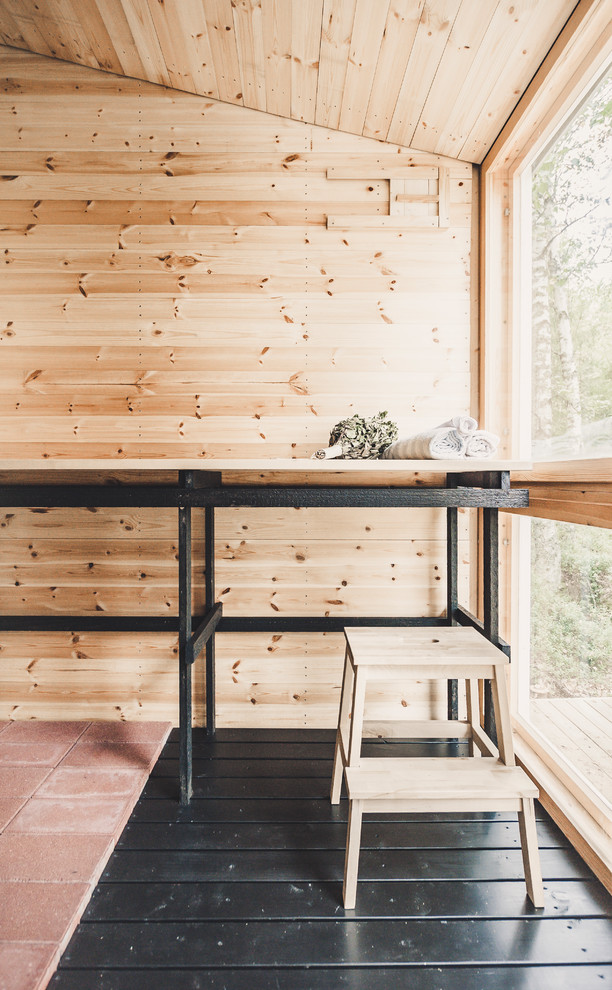 Ispirazione per la casa con tetto a falda unica piccolo scandinavo a un piano con rivestimento in legno e copertura in metallo o lamiera