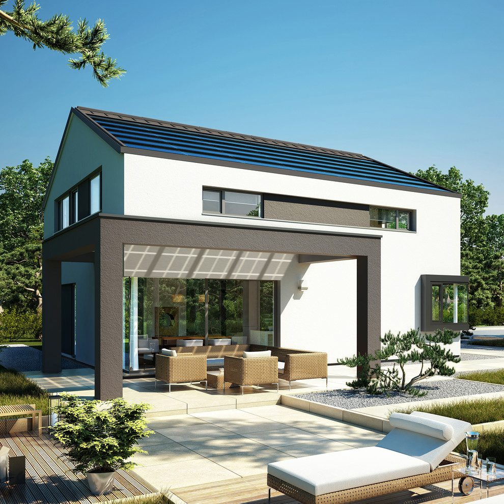 Идея дизайна: большой, двухэтажный, белый частный загородный дом в современном стиле с облицовкой из цементной штукатурки, двускатной крышей и крышей из смешанных материалов
