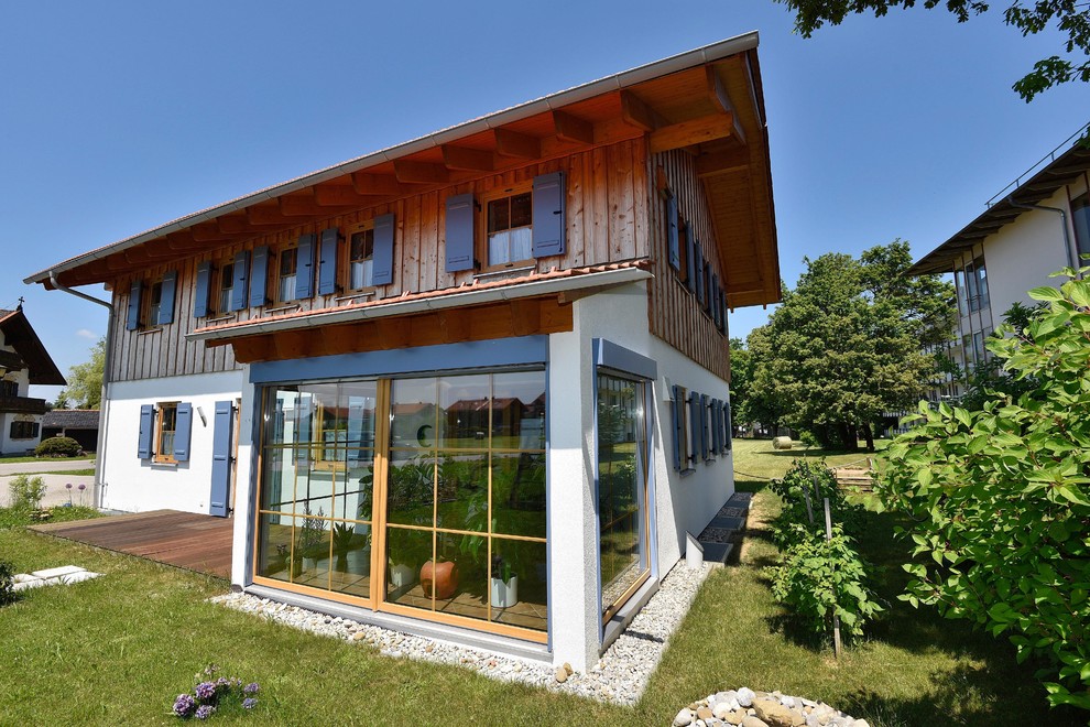 Cottage exterior home idea in Munich