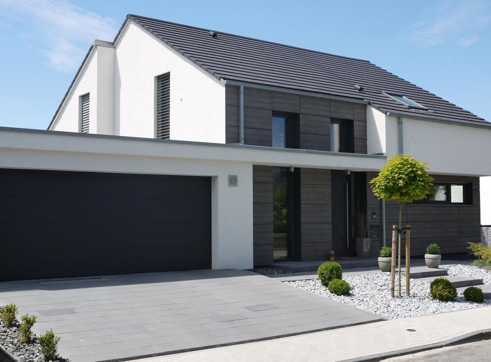 Mid-sized trendy white two-story stucco exterior home photo in Dusseldorf