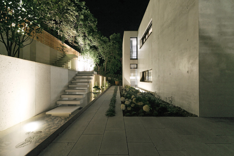 Inspiration for a contemporary exterior home remodel in Stuttgart