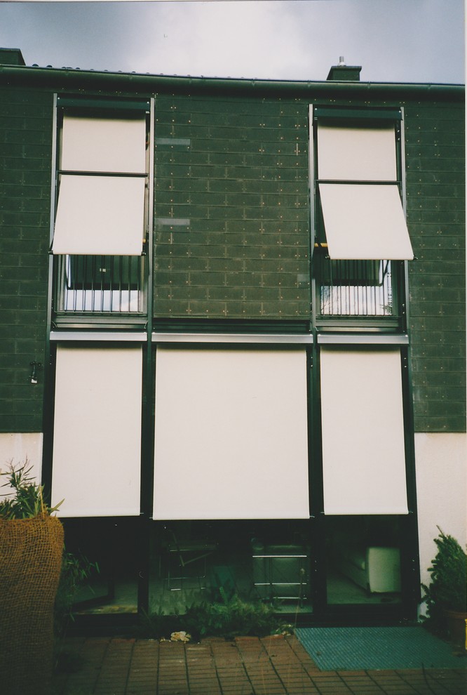 ボンにあるコンテンポラリースタイルのおしゃれな家の外観 (コンクリート繊維板サイディング、タウンハウス) の写真