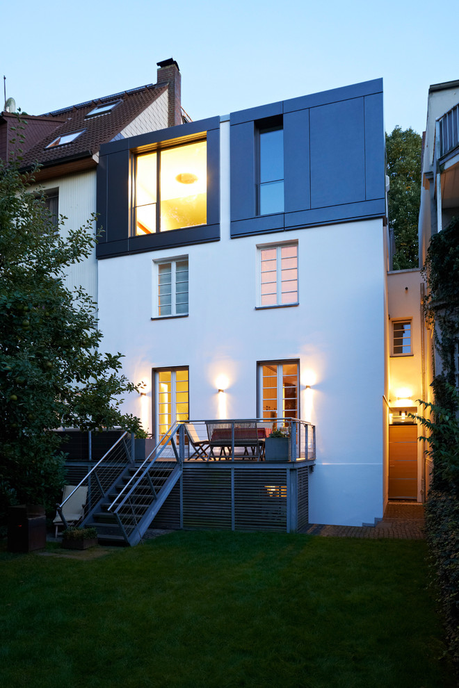 ハンブルクにある中くらいなコンテンポラリースタイルのおしゃれな家の外観 (メタルサイディング) の写真