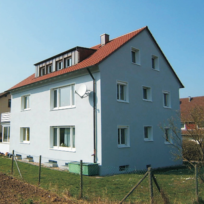 This is an example of a contemporary house exterior in Stuttgart.