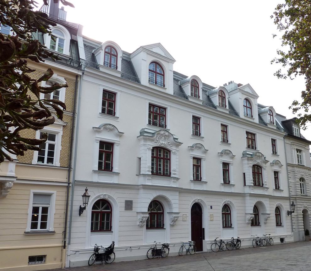 Generalsanierung MFH St. Anna Platz München Traditional Exterior