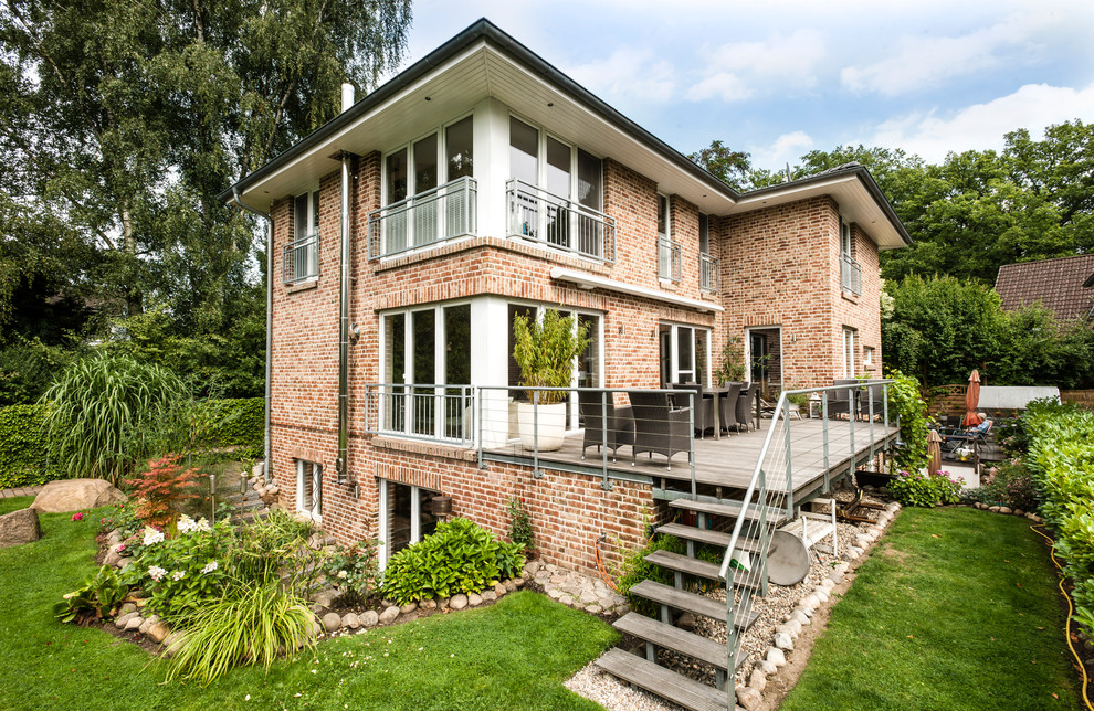 Large contemporary brick house exterior in Hamburg with three floors.
