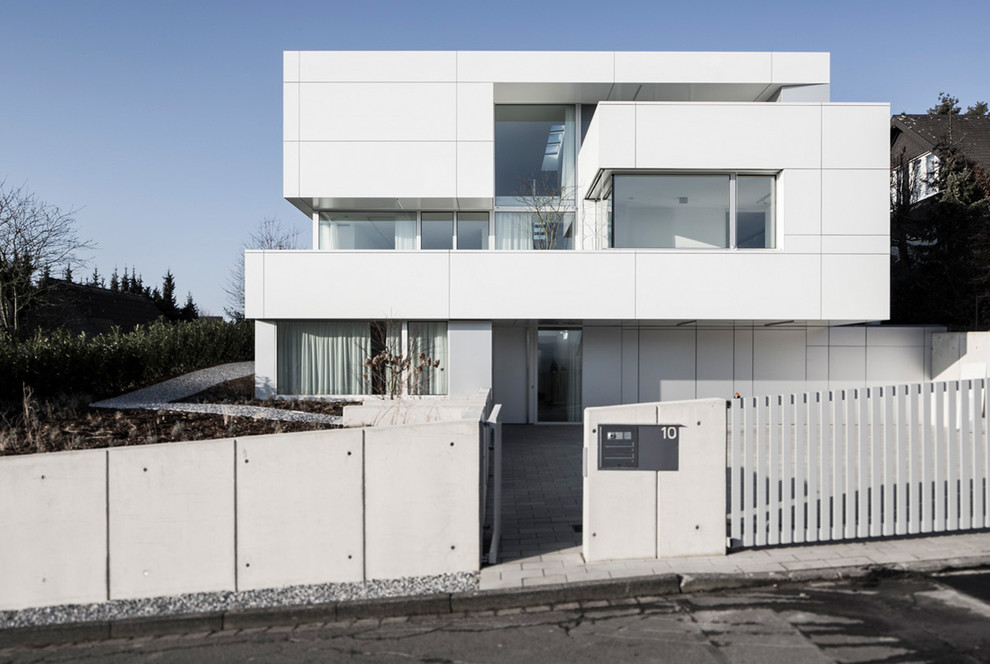 Ispirazione per la facciata di una casa grande contemporanea a tre piani con tetto piano