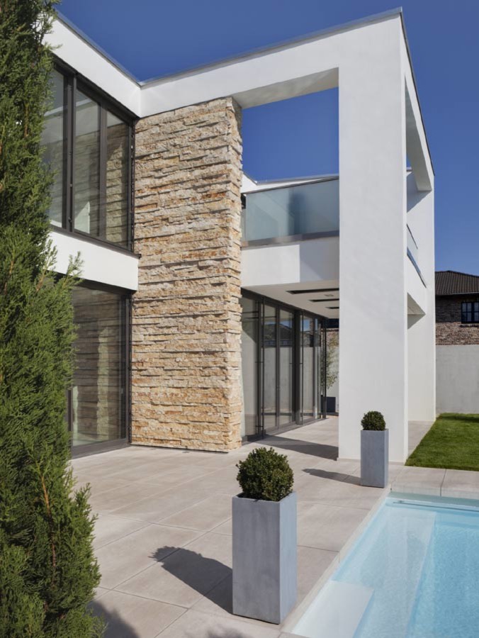 Inspiration for a contemporary house exterior in Cologne.