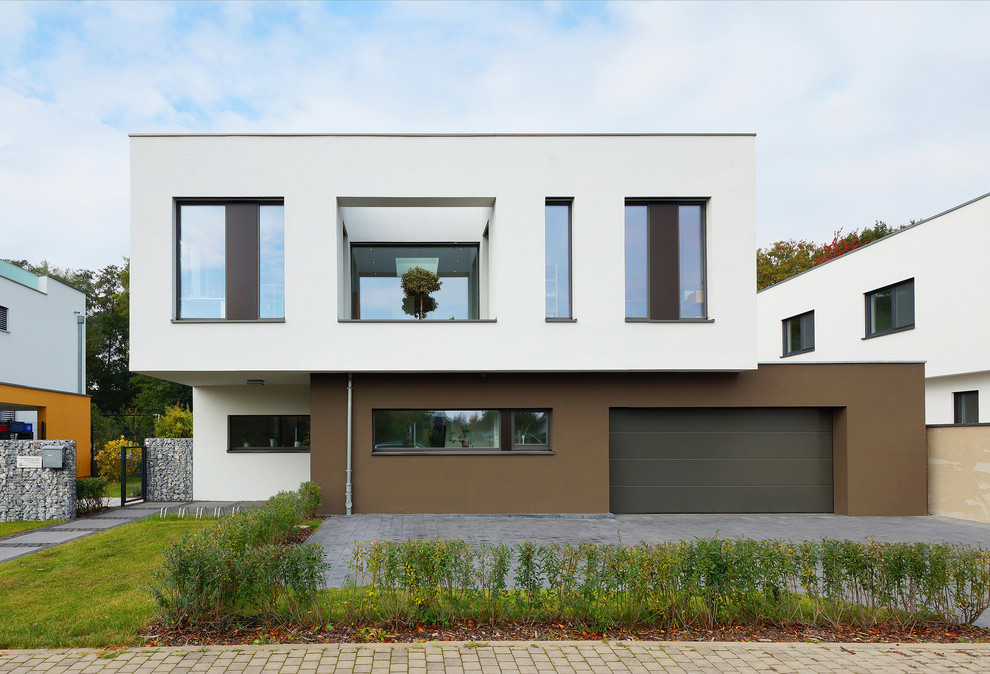 Design ideas for a modern two floor house exterior in Leipzig with a flat roof.