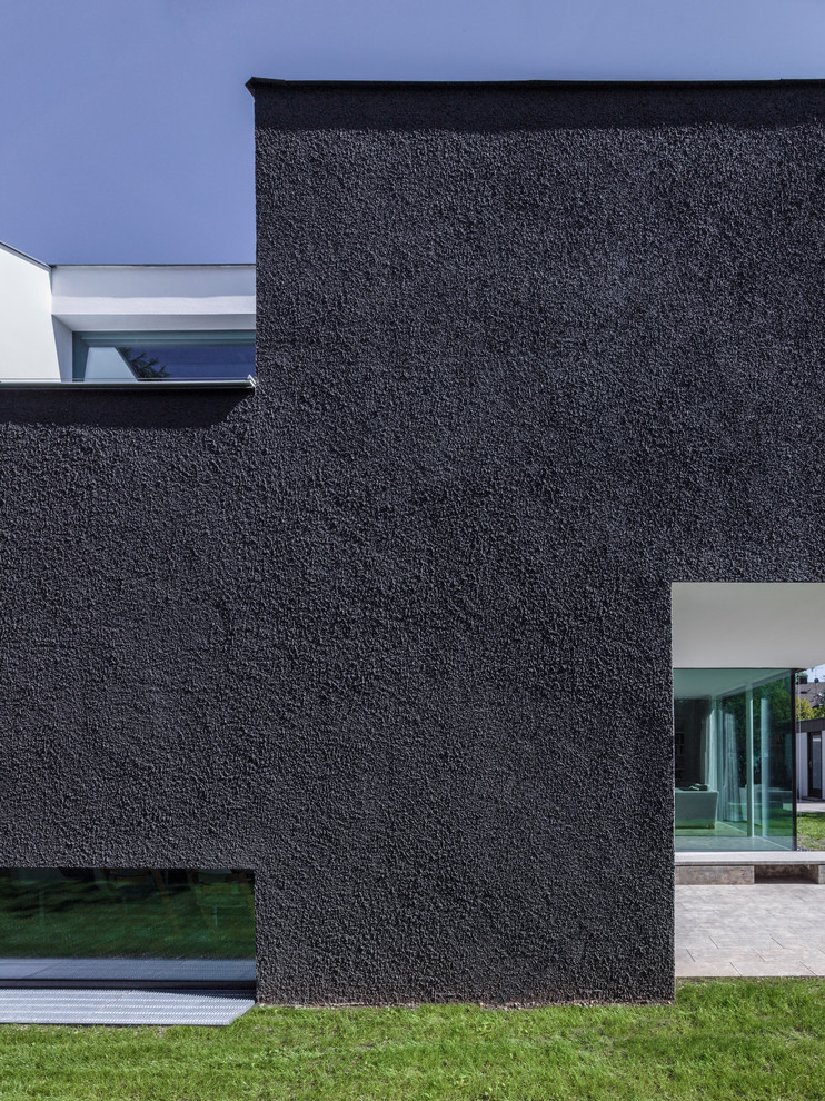 Example of a minimalist exterior home design in Munich