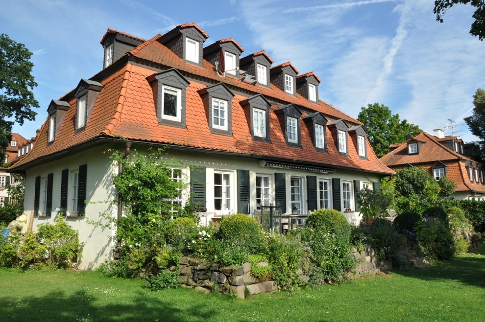 Inspiration for a large country house exterior in Frankfurt.