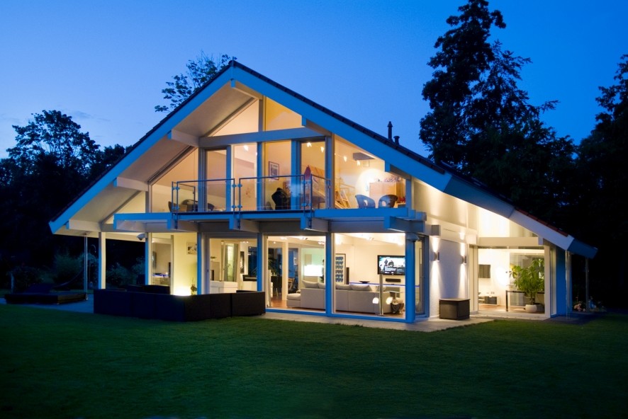 This is an example of a medium sized contemporary two floor glass house exterior in Cologne.