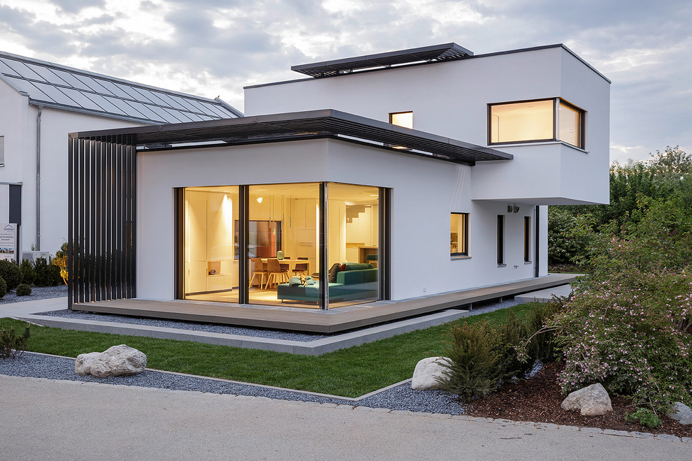 This is an example of a contemporary house exterior in Nuremberg.