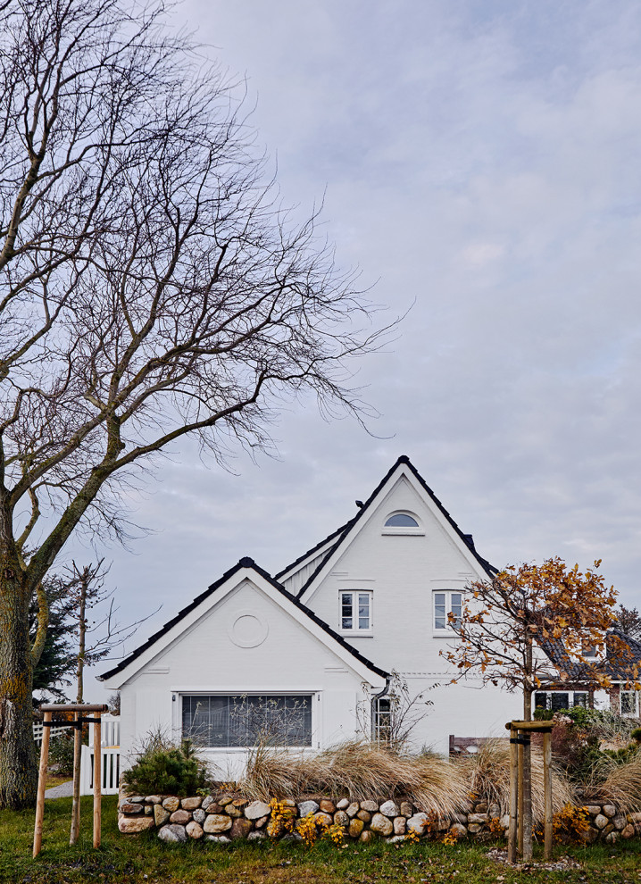 他の地域にある北欧スタイルのおしゃれな家の外観の写真