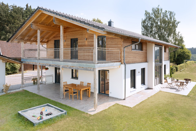 Modern-rustikales Einfamilienhaus am Waldrand - Skandinavisch - Häuser