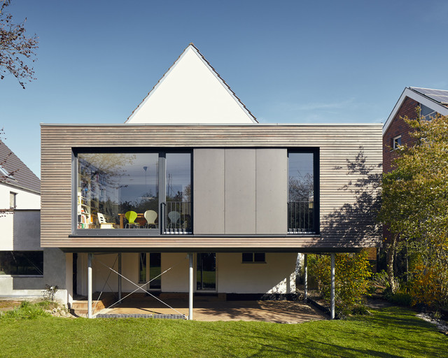 Moderner Anbau Modern House Exterior Dusseldorf by Schreinerei
