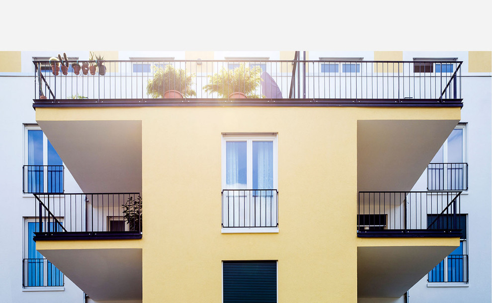 This is an example of a contemporary house exterior in Frankfurt.