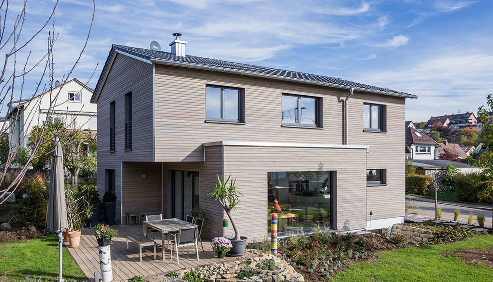 Modernes Ökohaus mit vorvergrauter Holzfassade - Contemporary